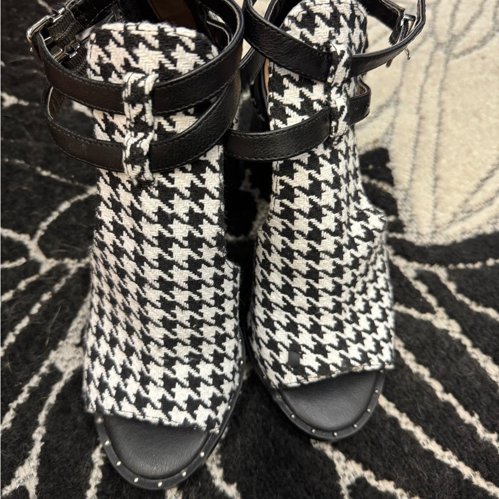 New York & Company Black and White Houndstooth Heels